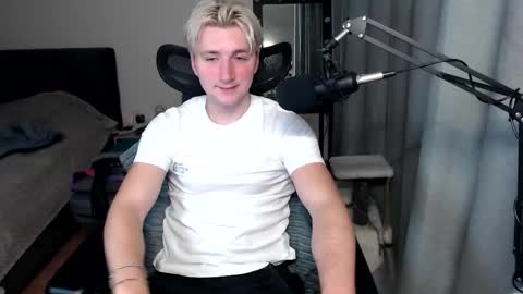 Elvin Vaenight online show from October 2025 11:35:02 PM