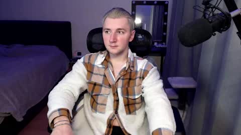 Elvin Vaenight online show from November 2025 08:58:02 PM