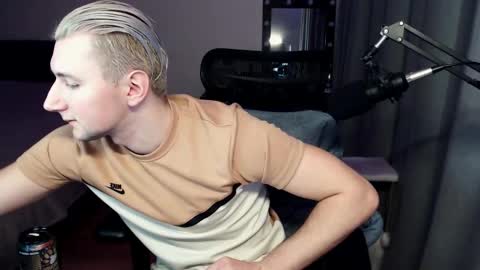 Elvin Vaenight online show from November 2025 11:03:01 PM