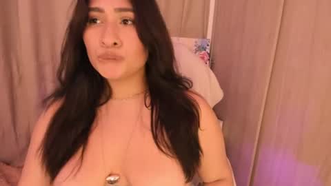 Snapshot of elyross_ chatting on June 2026 02:53:01 AM Ross online show from June 2026 02:53:01 AM