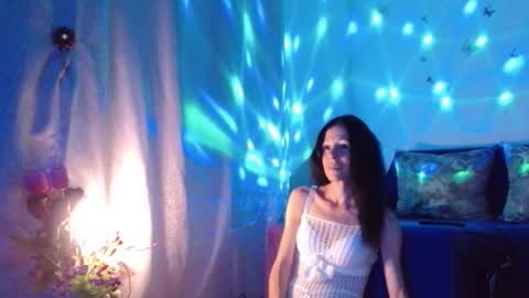 Elisa online show from September 2025 06:08:01 PM