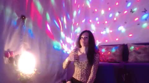 Elisa online show from April 2026 07:10:01 PM