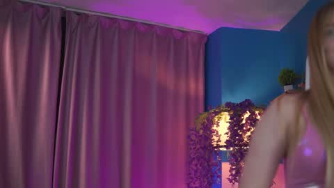 Elyssa online show from April 2026 06:49:02 PM