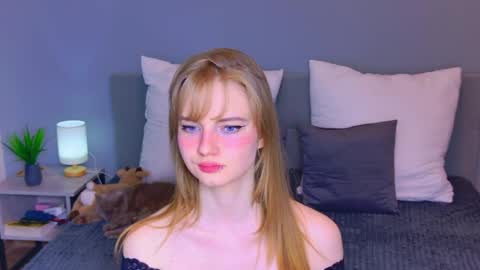 Snapshot of elza_hofffman chatting on April 2026 06:43:01 PM Chloyka online show from April 2026 06:43:01 PM