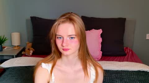 Snapshot of elza_hofffman chatting on April 2026 05:30:01 PM Chloyka online show from April 2026 05:30:01 PM