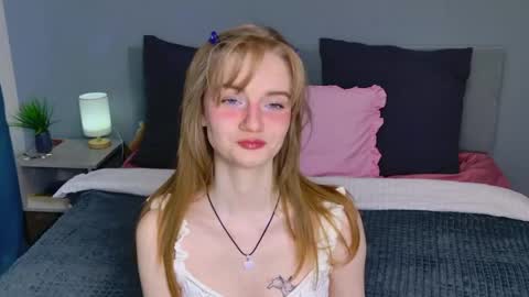 Snapshot of elza_hofffman chatting on April 2026 04:24:02 PM Chloyka online show from April 2026 04:24:02 PM