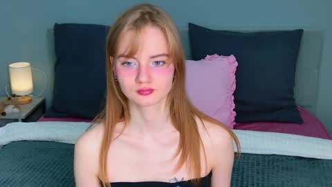 Snapshot of elza_hofffman chatting on May 2026 04:25:02 PM Chloyka online show from May 2026 04:25:02 PM