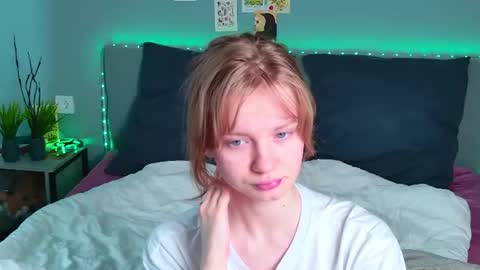 Snapshot of elza_hofffman chatting on June 2026 06:30:01 AM Chloyka online show from June 2026 06:30:01 AM