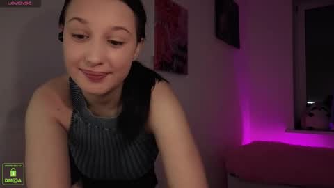 Em1l1a online show from October 2025 08:11:02 PM