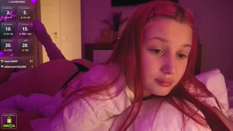 Em1l1a online show from November 2025 03:48:02 PM