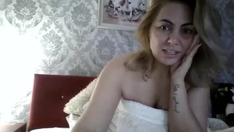 Snapshot of em_roqueen chatting on April 2026 12:46:01 AM Em online show from April 2026 12:46:01 AM