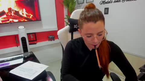 Snapshot of ema_04 chatting on January 2025 09:19:01 PM Estefany Martinez Acua INSTAGRAM ema 04oficial online show from January 2025 09:19:01 PM