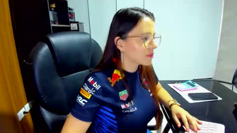 Snapshot of ema_04 chatting on December 2025 09:43:02 PM Estefany Martinez Acua INSTAGRAM ema 04oficial online show from December 2025 09:43:02 PM