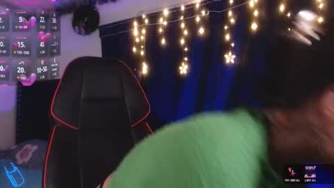 ema_ploxx online show from December 2025 03:05:01 AM