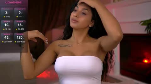 Snapshot of emahallee chatting on October 2025 02:20:01 AM Ema online show from October 2025 02:20:01 AM