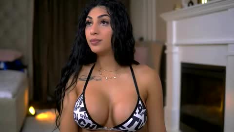 Snapshot of emahallee chatting on February 2026 03:55:02 AM Ema online show from February 2026 03:55:02 AM