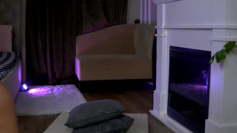 Snapshot of emahallee chatting on March 2026 03:52:02 AM Ema online show from March 2026 03:52:02 AM