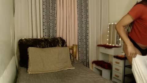 Snapshot of emarie91 chatting on February 2025 06:20:01 PM Trans cummer online show from February 2025 06:20:01 PM