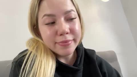 Snapshot of emberbunny chatting on November 2025 12:04:02 PM Alice online show from November 2025 12:04:02 PM