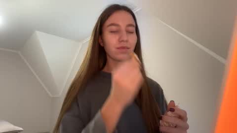 Alina online show from December 2025 12:23:02 PM