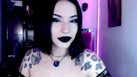Snapshot of emearld_black chatting on June 2026 04:44:02 AM Emerald Black online show from June 2026 04:44:02 AM