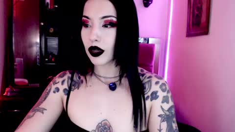 Snapshot of emearld_black chatting on July 2026 05:20:02 AM Emerald Black online show from July 2026 05:20:02 AM
