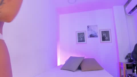 emelie_89 online show from February 2025 11:44:02 AM