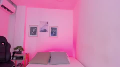 emelie_89 online show from February 2025 12:16:01 PM