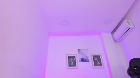 emelie_89 online show from February 2025 06:15:02 PM