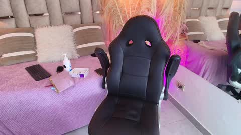 Emily  online show from January 2025 07:28:02 AM