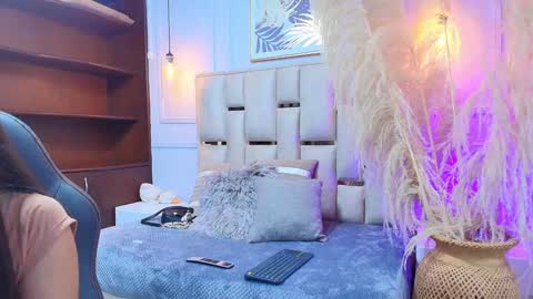 Emily  online show from January 2025 12:04:01 AM