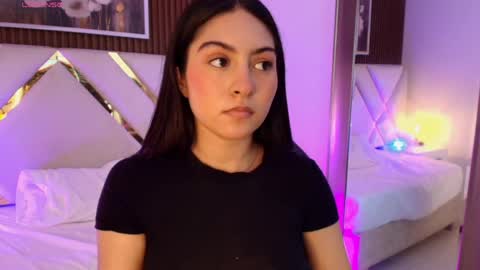 Snapshot of emelie_ch_ chatting on May 2026 08:20:01 AM Emily online show from May 2026 08:20:01 AM