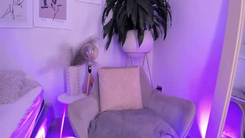 Emely online show from March 2025 12:20:01 PM