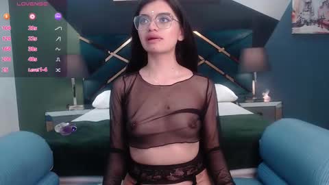 Snapshot of emerald_gh chatting on February 2025 12:05:02 PM Danna online show from February 2025 12:05:02 PM