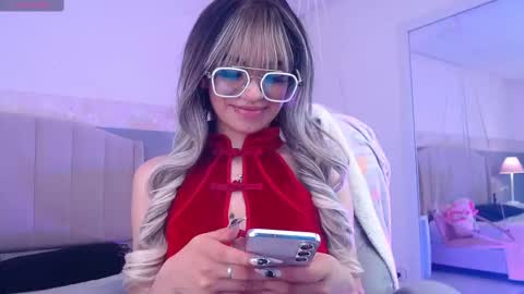 Snapshot of emerald_gh chatting on September 2025 09:20:02 PM Danna online show from September 2025 09:20:02 PM