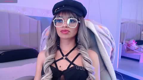 Snapshot of emerald_gh chatting on September 2025 12:15:01 AM Danna online show from September 2025 12:15:01 AM