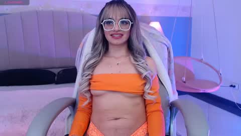 Snapshot of emerald_gh chatting on October 2025 11:01:02 PM Danna online show from October 2025 11:01:02 PM