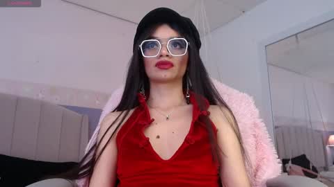 Snapshot of emerald_gh chatting on November 2025 03:38:01 AM Danna online show from November 2025 03:38:01 AM