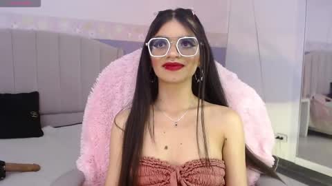 Snapshot of emerald_gh chatting on November 2025 03:49:02 AM Danna online show from November 2025 03:49:02 AM