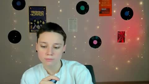 Snapshot of emi_fade chatting on February 2026 09:30:01 AM emi_fade online show from February 2026 09:30:01 AM