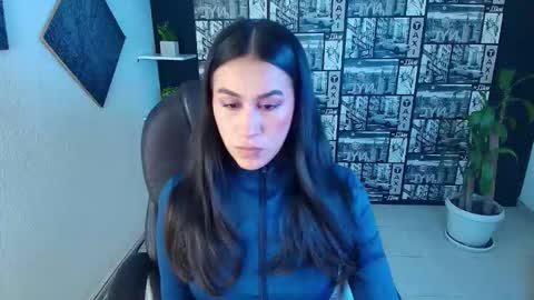 Emilia Gomez online show from October 2025 01:28:01 PM