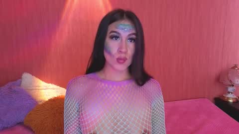 Emilia Gomez online show from October 2025 01:37:01 PM