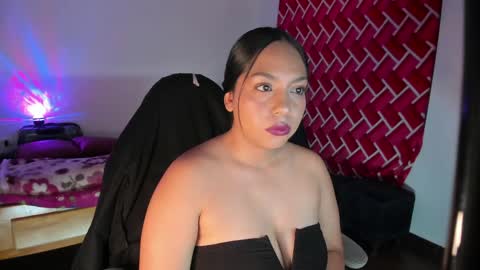 Snapshot of emiily15_ chatting on May 2026 07:15:01 PM Emi online show from May 2026 07:15:01 PM