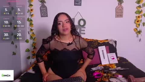 Snapshot of emiily_curly chatting on July 2026 12:00:02 PM Emily online show from July 2026 12:00:02 PM