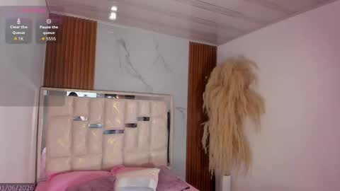 Snapshot of emiily_cuteee chatting on June 2026 12:18:02 PM emiily_cuteee online show from June 2026 12:18:02 PM