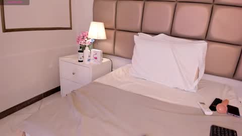 EMILY ROBERTS online show from January 2025 05:51:01 AM