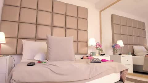 EMILY ROBERTS online show from March 2025 06:21:02 AM