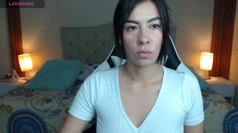 emiily_skinny online show from April 2026 11:43:02 PM