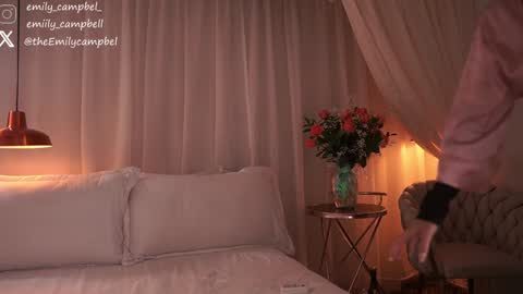 Snapshot of emiilycampbell chatting on October 2025 12:18:02 AM Emily Campbell online show from October 2025 12:18:02 AM