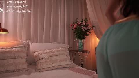 Snapshot of emiilycampbell chatting on October 2025 10:44:02 PM Emily Campbell online show from October 2025 10:44:02 PM